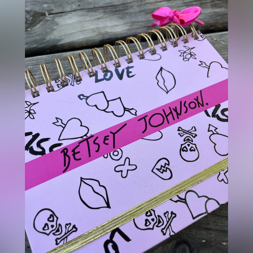 Betsey Johnson Journal💘Pink Spiral Lined
Graphic Sketch🌹☠️💋💔Design Cover - Picture 5 of 10